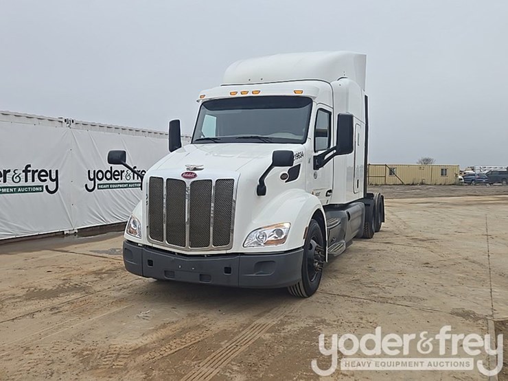 2019-peterbilt-579-image-1