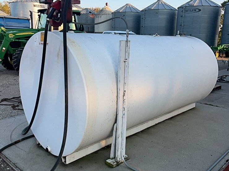 2000-gallon-fuel-tank-with-fill-rite-heavy-duty-high-output-pump-image-4