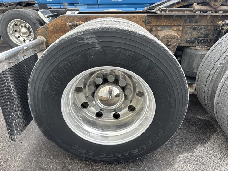 2003-volvo-10-image-60