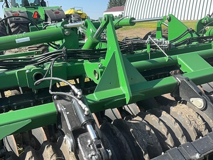 2023-john-deere-h-image-45