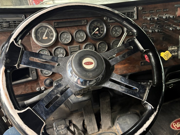 1987-peterbilt-379-image-43