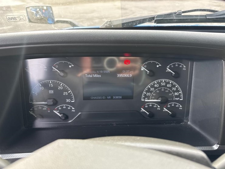 2022-volvo-10-image-44