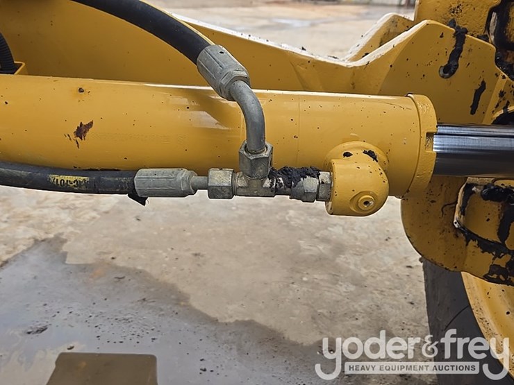 2015-caterpillar-12m3-image-44