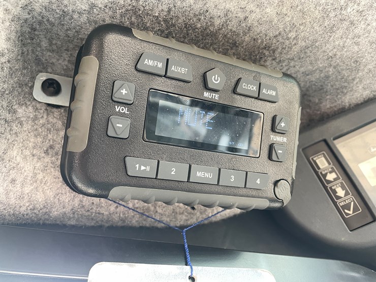 2019-john-deere-332-image-39