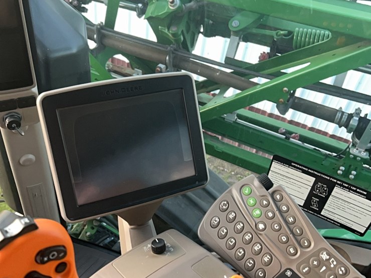 2014-john-deere-r4030-image-83