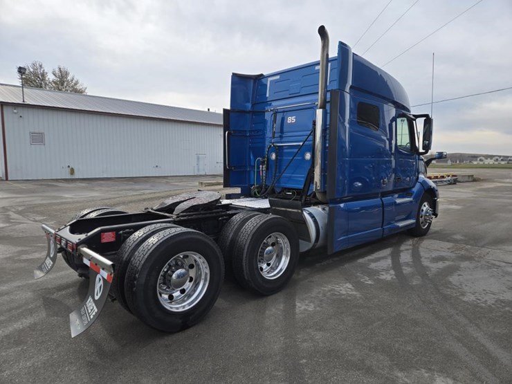 2022-volvo-10-image-5