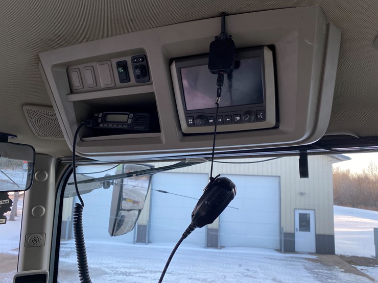 2022-john-deere-8r-280-image-47