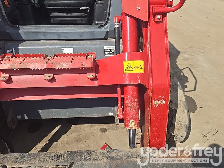 2023-takeuchi-tl12v2-image-31