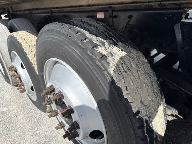 2017-mack-granite-gu713-image-20