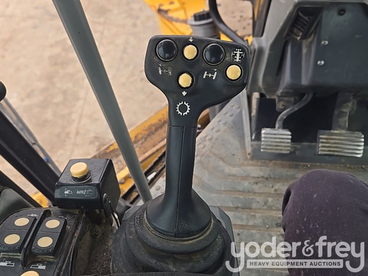 2015-caterpillar-12m3-image-92