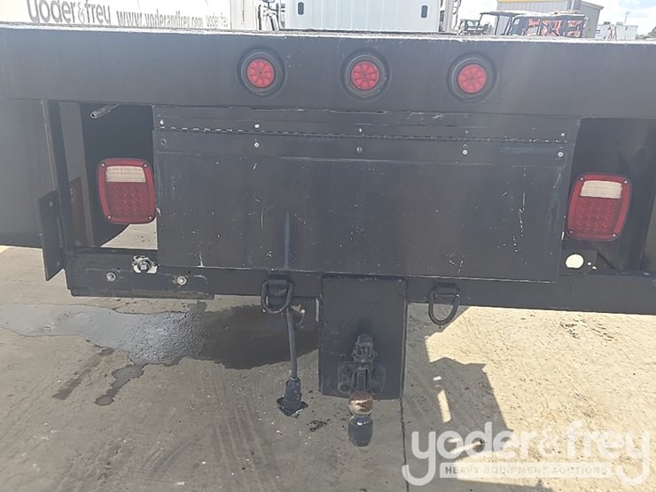 2021-freightliner-m2-106-image-19