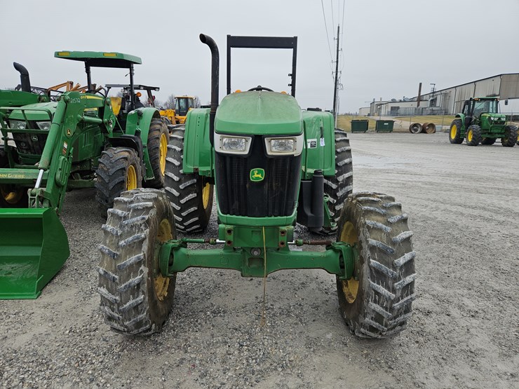 2014-john-deere-6105d-image-2