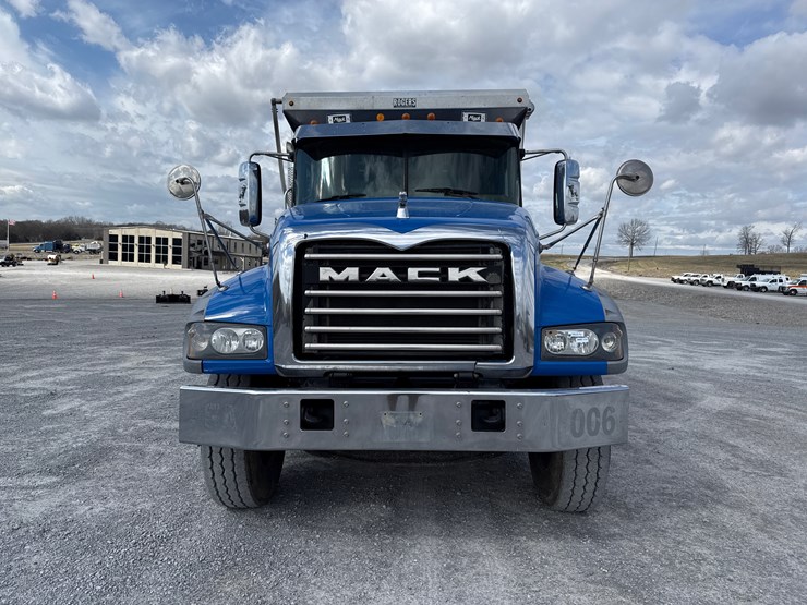 2017-mack-granite-gu713-image-5