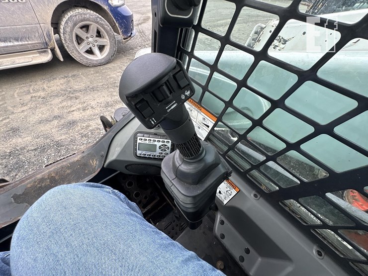 2015-bobcat-s570-image-17