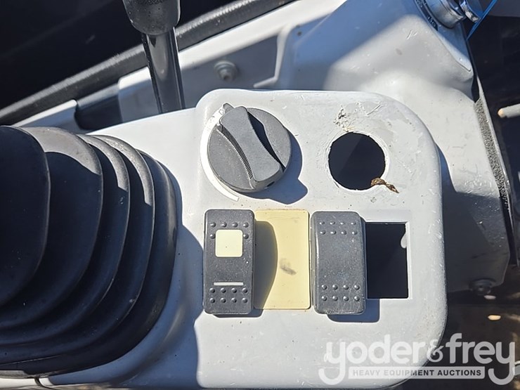 2020-deere-35g-image-74