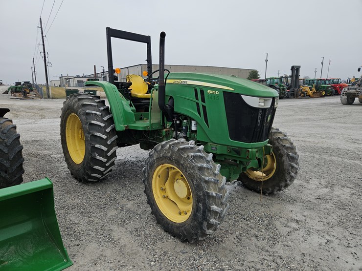 2014-john-deere-6105d-image-18