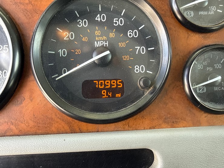 2008-peterbilt-367-image-44