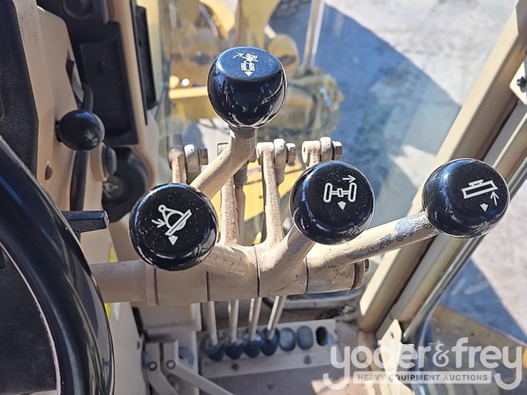 2005-caterpillar-140h-vhp-plus-image-104