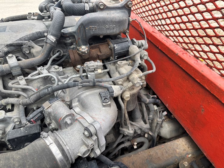 2015-isuzu-npr-xd-image-21