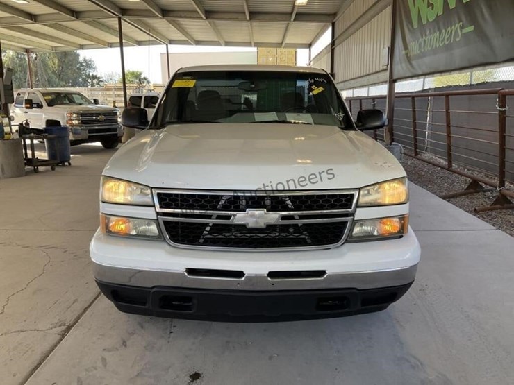 2006-chevrolet-silverado-1500-image-3