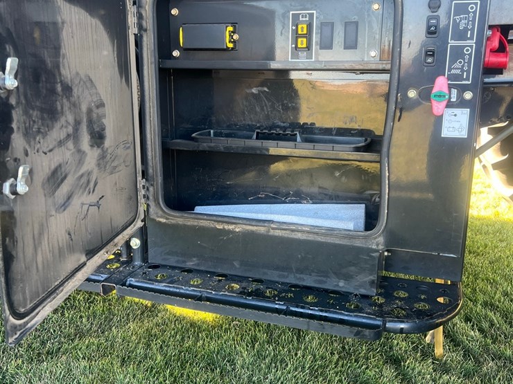 2023-case-ih-8250-image-53