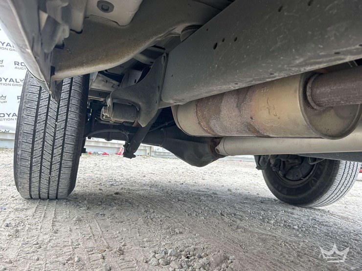 2014-ford-cargo-image-18