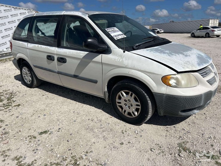 2005-dodge-caravan-image-2