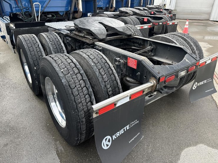 2020-volvo-10-image-15