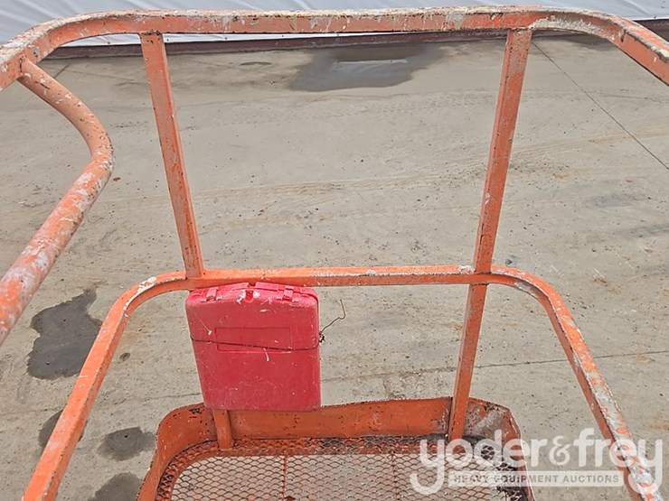 2015-jlg-600s-image-72