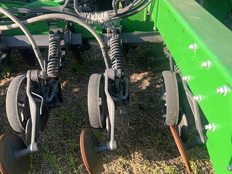 2018-john-deere-1910-image-136