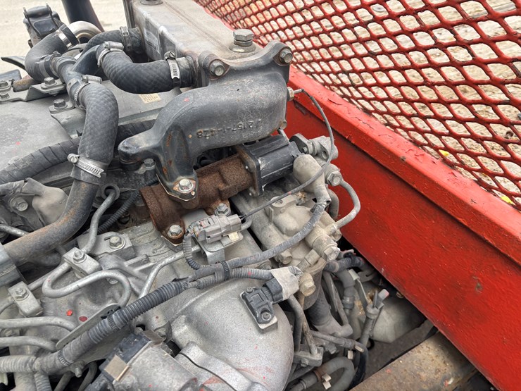 2015-isuzu-npr-xd-image-19