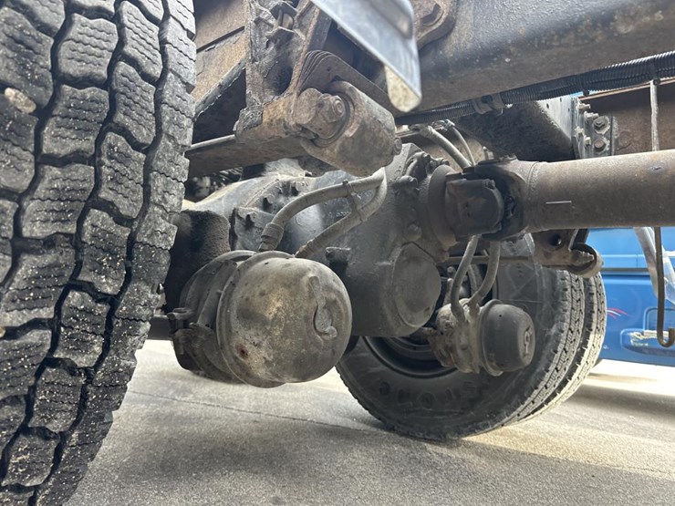 2001-volvo-10-image-40