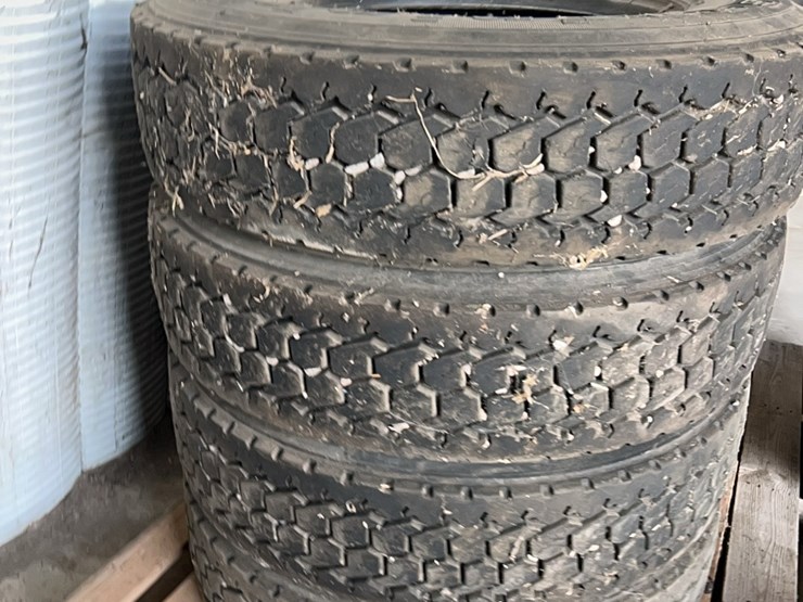 set-of-eight-truck-tires,-size-is-275/80/r-22.5,-all-are-excellent-shape-image-12