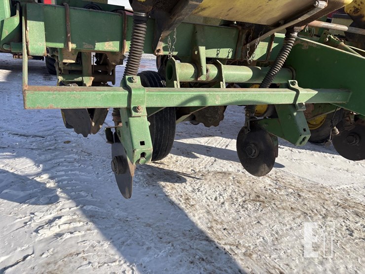 john-deere-7200-image-4