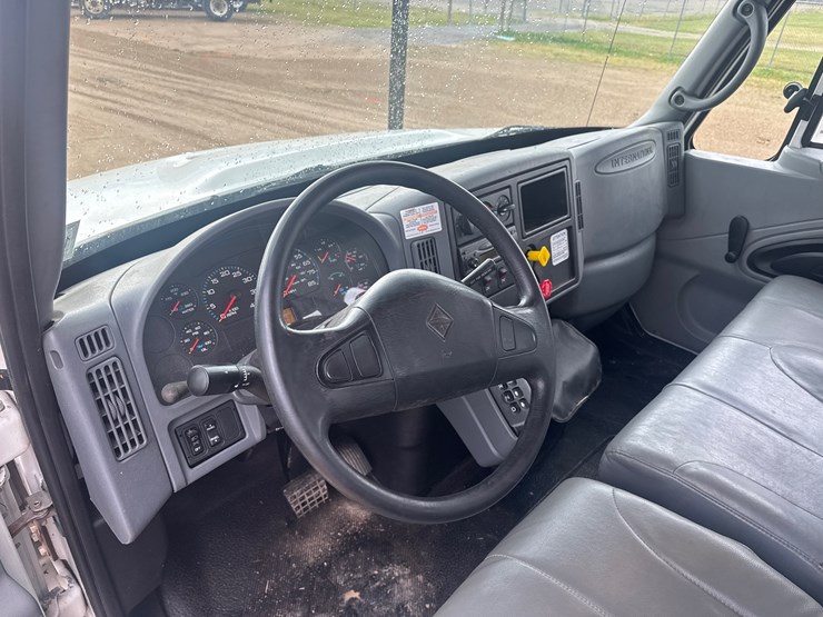 2006-international-durastar-4300-image-17