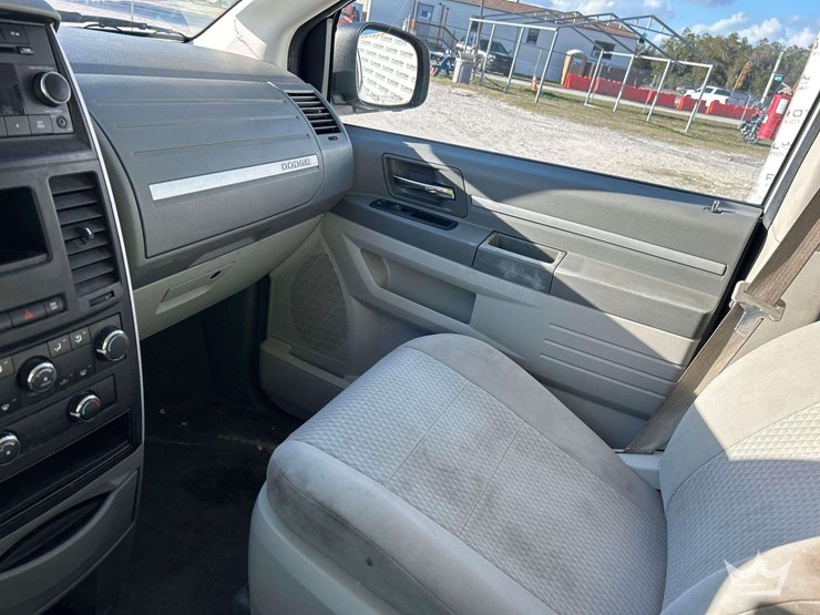 2010-dodge-grand-caravan-image-20