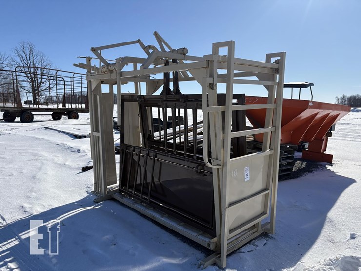 c&b-farm-+-outdoors-cattle-chute-10-image-7