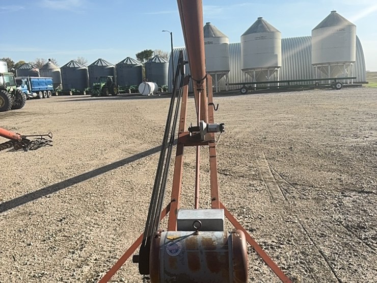 sakundiak-44’x7”-auger-w/10-hp-single-ph-220-baldor-electric-motor,-equipped-with-12-v-lift-￼-image-11