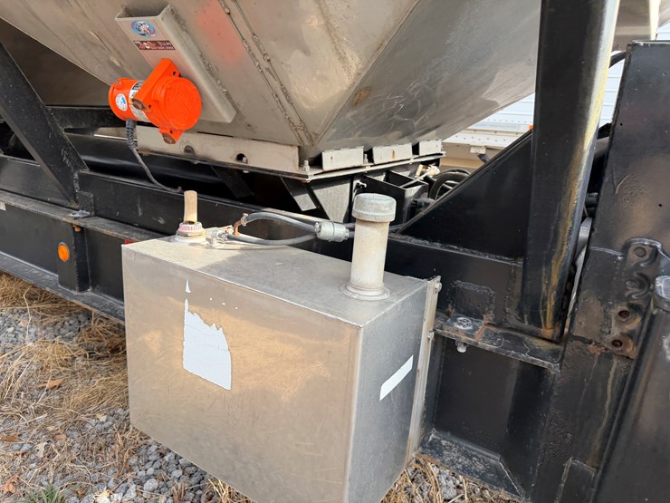 #40961-•-2011-magnolia-/-adams-t/a-fertilizer-tender-trailer-image-52