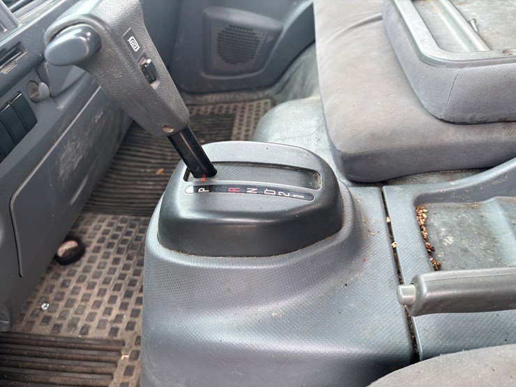 2015-isuzu-npr-xd-image-41