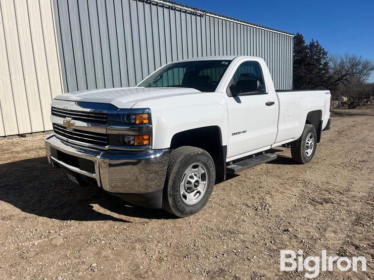 2015-chevrolet-silverado-2500-image-1