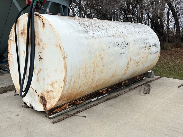 lot-20.-2,000-gallon-fuel-tank-with-electric-pump-image-2