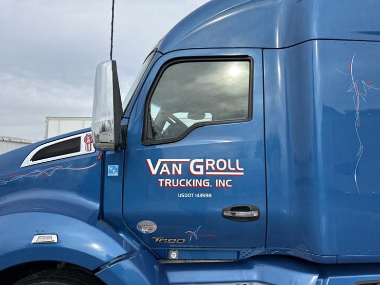 2020-kenworth-t680-image-10