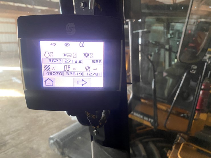 #135-•-2013-oxbo-4334-self-propelled-merger-(reedsville,-wi)-image-36