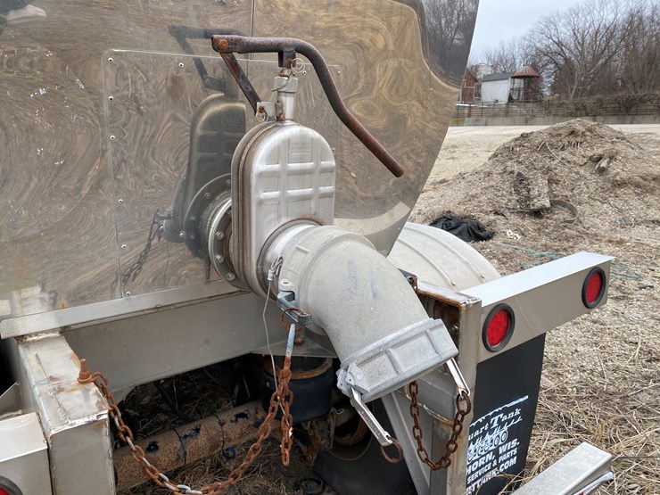 #540-•-2003-st+e-fab-insulated-6,200-gallon-tanker-trailer-(wi-title-in-delay)-(watertown,-wi)-image-18