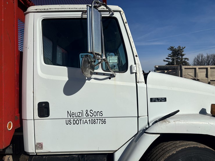 freightliner-fl70-image-17