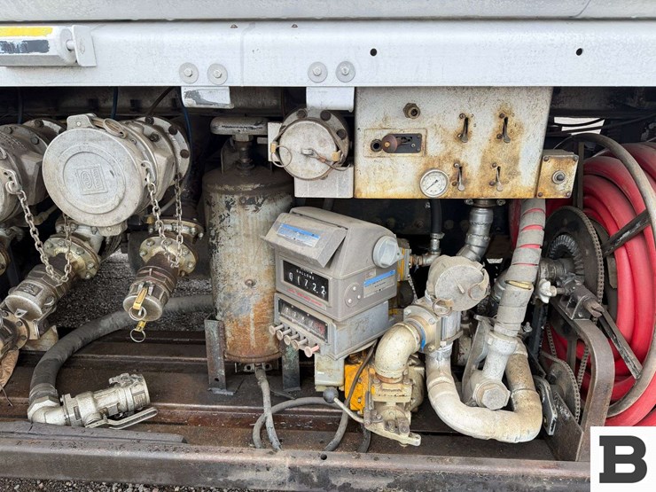 1993-freightliner-fld112-image-30