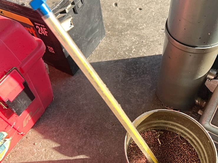 motompco-moisture-tester,-complete-unit-with-scales,-book,-cup,-thermometer-image-12