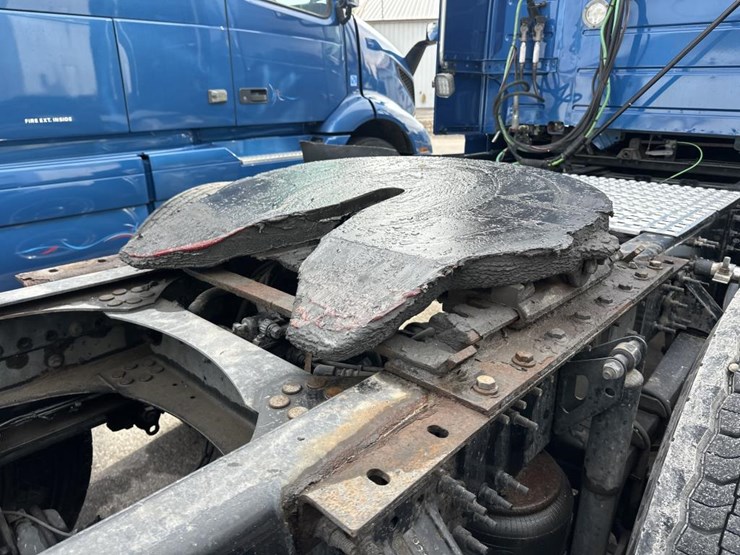 2018-volvo-10-image-24