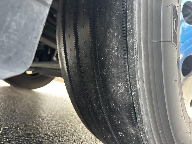 #2224-•-2025-volvo-vnl-sleeper-cab-semi-truck-tractor-image-66